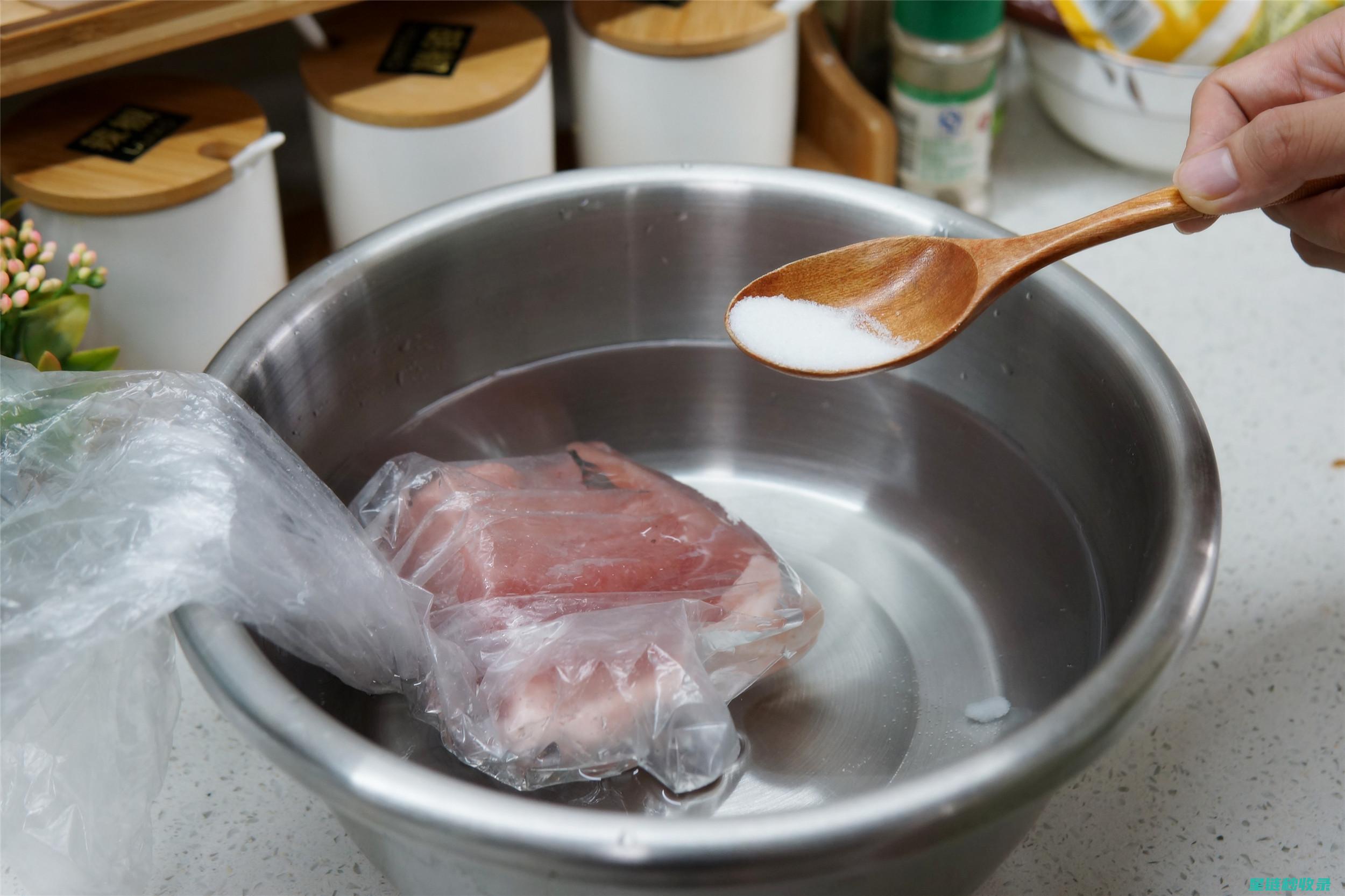 快速解冻肉类妙招大揭秘 (请问如何解快速解冻肉)