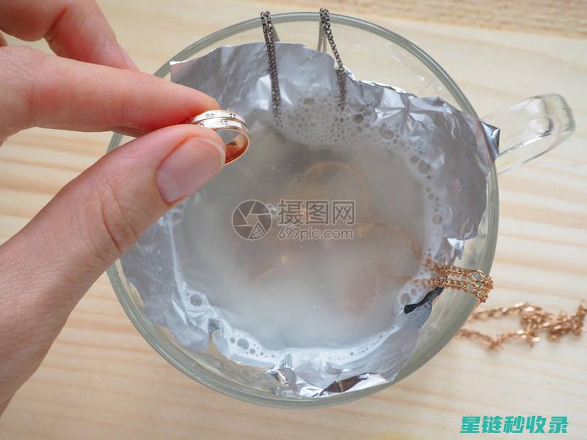 深入清洁首饰缝隙，重现璀璨光芒的秘密技巧 (深入清洁首饰是什么)