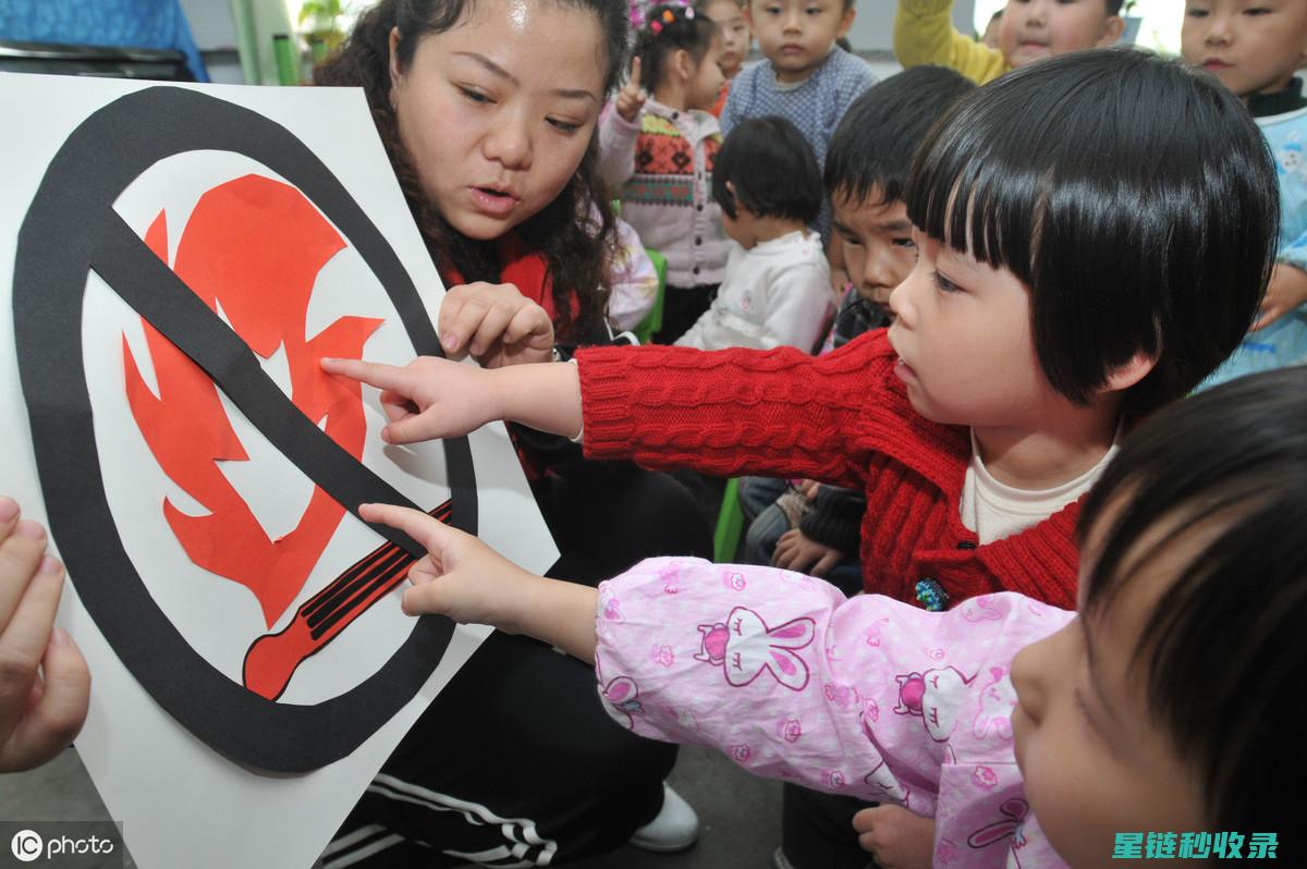儿童安全：守护幼小心灵的全面指南 (儿童安全守护神床围栏防摔设计守护儿童安全)