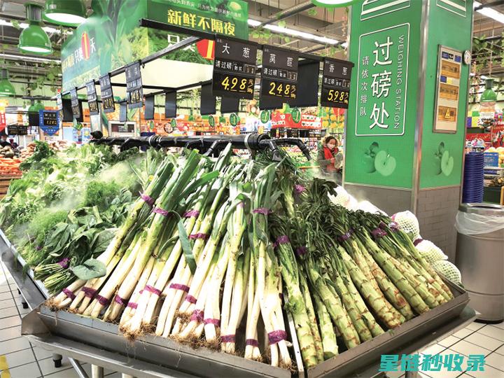 面对大葱价格波动，各大超市和农贸市场积极保存大葱，确保市民需求 (关于大葱价格变化的因素)