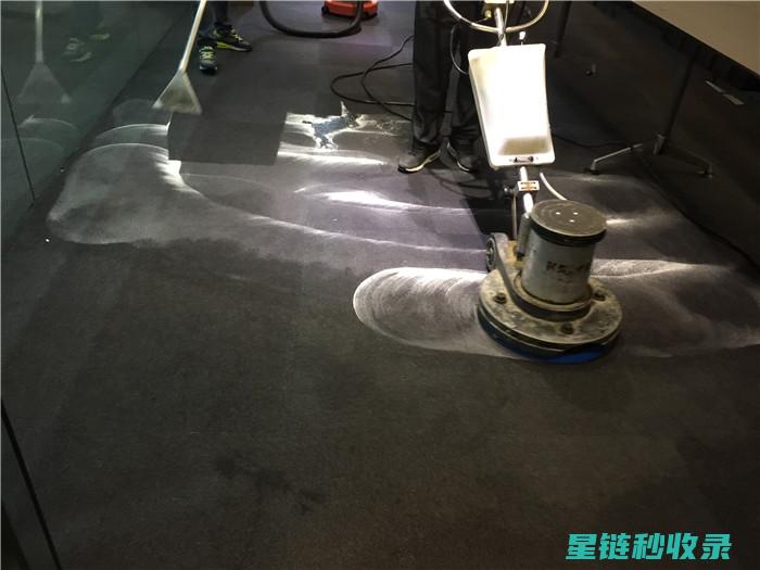地毯污渍去除全攻略：让你的地毯焕然一新 (地毯污渍去除办法)