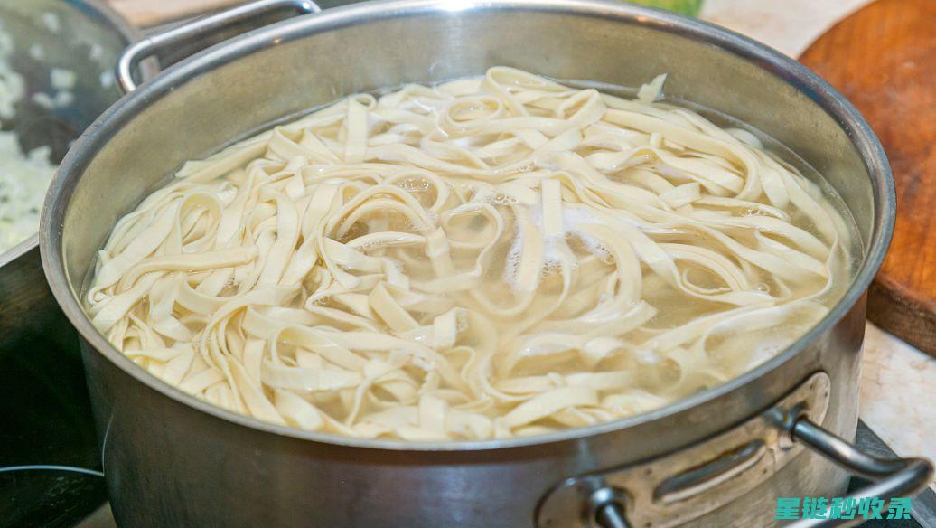 煮面不粘连？这几种方法超管用！ (煮面不粘连)